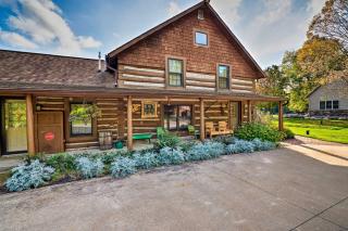 Log Cabin on the Wolf River with Private Hot Tub! - White Lake - 0