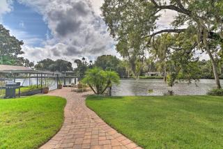 2 Mi to Homosassa Springs Riverfront Home with Dock - 7