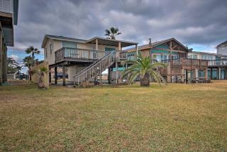 Galveston Beach House with Private Deck and Gulf Views - Galveston - 9