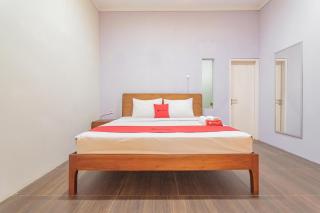RedDoorz Resort Syariah near DCastello Ciater Subang - 8