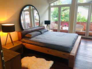 Alpine Escape Holiday Home with Mountain View - Garmisch-Partenkirchen - 1