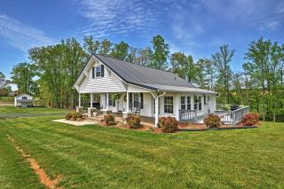 Dobson Farmhouse with Wraparound Porch and Fire Pit! - Dobson - 9