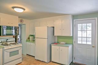 Saratoga Springs Apt - Walk to Town and Race Track! - 4