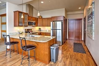 Breezy Lake Chelan Condo with Pool and Hot Tub Access! - Manson - 3