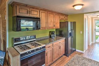 Waterfront Syracuse Home Deck, Fire Pit and Kayaks - Syracuse - 2