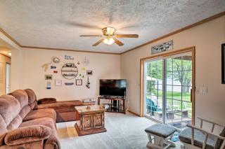 Lyndonville Home with Fire Pit, Screened Patio and AandC - Waterport - 4