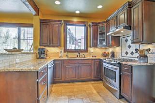 Lavish Fraser Townhome with Deck and Mountain Views! - Fraser - 4