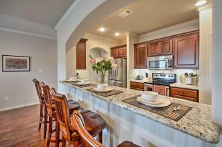 College Station Townhouse with Private Patio - College Station - 3