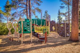 Charming Mountain Chalet - Truckee - 3