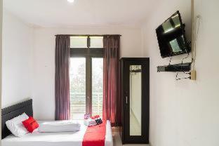 RedDoorz Syariah near Grand Galaxy Park - Ceger - 6