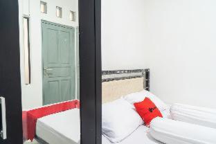 RedDoorz Syariah near Grand Galaxy Park - Ceger - 4