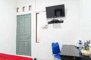 RedDoorz Syariah near Grand Galaxy Park - Ceger - 3