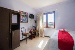 RedDoorz near Pantai Boom - 1