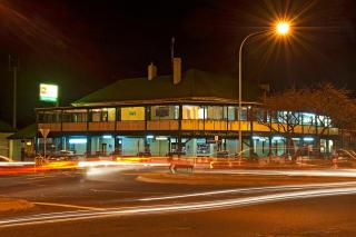 Town Square Motel - Orange - 7