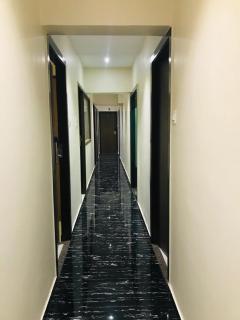 Hotel Crystal Luxury Inn- Bandra - Mumbai - 2