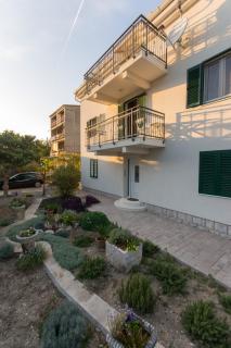 Courtyard seafront house - 2