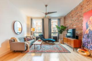 Gorgeous Park House w Parking on Queen West - 9