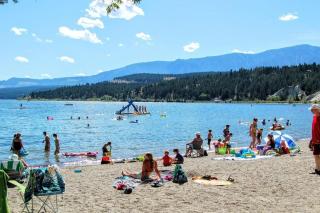 Modern Cozy 2 Bed 2 Bath with Lake and Mountain Views Pool and Hot Tub - Invermere - 1