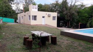 Casa con pileta privada - Tanti - 2