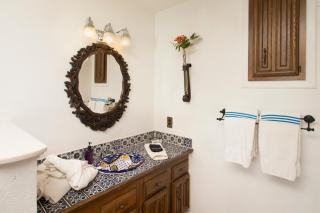 Lakehouse Bed and Breakfast - 1