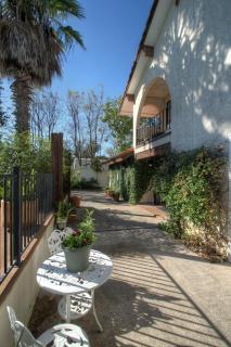 Lakehouse Bed and Breakfast - 7