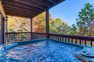 Daya, Hot Tub, Pool Table, 1089 of FREE Attraction tickets for each paid day, Dollywood and More! - Gatlinburg - 0