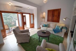 Quiet house in village center with mountains views - 5