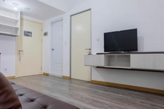 Elegant and Convenient 2BR M-Town Residence Apartment By Travelio - Pumpangsineng - 6