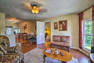 Explore Lake Erie and Strip From Quaint Apartment! - Geneva-on-the-Lake - 0