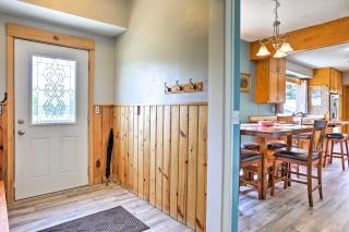 Custer Retreat with Pool Access, Walk to Downtown! - Custer - 1