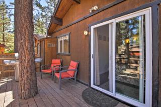 Cozy Cabin with Deck and Fireplace in Big Bear! - Big Bear City - 8