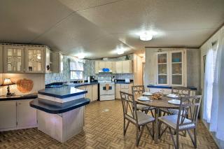 Quiet Utopia Cabin with Deck and Mountain Views! - 6