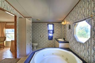 Quiet Utopia Cabin with Deck and Mountain Views! - 2