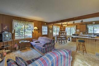 Walk to Green Lake and Beach Cozy Cabin with Deck - - 9