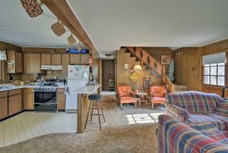 Walk to Green Lake and Beach Cozy Cabin with Deck - - 6