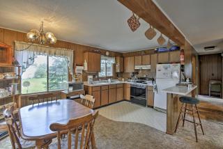 Walk to Green Lake and Beach Cozy Cabin with Deck - - 4