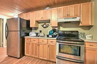 Cozy Arrowhead Lake Home with Sunroom and Pool Access! - Pocono Lake - 1