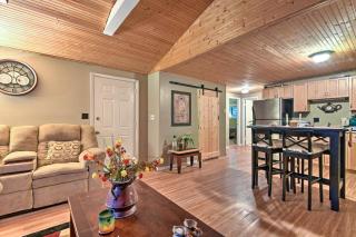 Cozy Arrowhead Lake Home with Sunroom and Pool Access! - Pocono Lake - 5