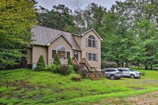 Pocono Mountain Home with 3 Community Lakes! - Gouldsboro - 9