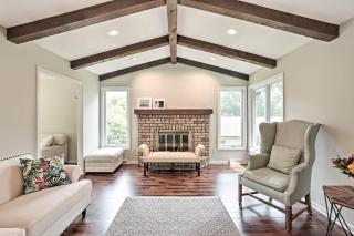 Plymouth House Walk to Beach and Medicine Lake! - 9