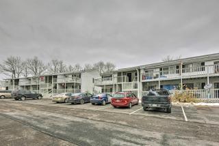 Near Mt Airy Casino Mount Pocono Condo with Balcony - Mount Pocono - 8