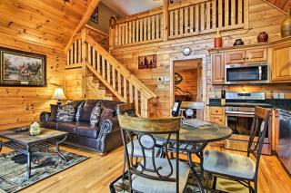 Breathtaking View Cabin with Game Room and Hot Tub! - Gatlinburg - 1