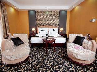 Colosseum Hotel - 4