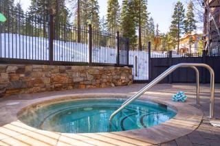 Ski-in/Ski-out Village at Northstar Residence! - 310 Iron Horse South - 2