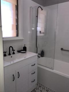Cute and Cosy II - Events, Workers, Getaways. - Murray Bridge - 2