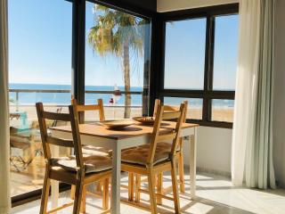 Victoria Beach Sunset Lounge - 0