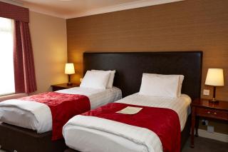 Red Lion Hotel by Greene King Inns - 9