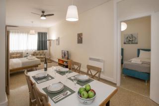 Central apartment on pedestrian street by GHH - 2