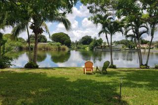 Lakeside Vacation Home - Davie - 9