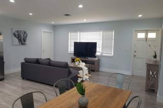 Lakeside Vacation Home - Davie - 5